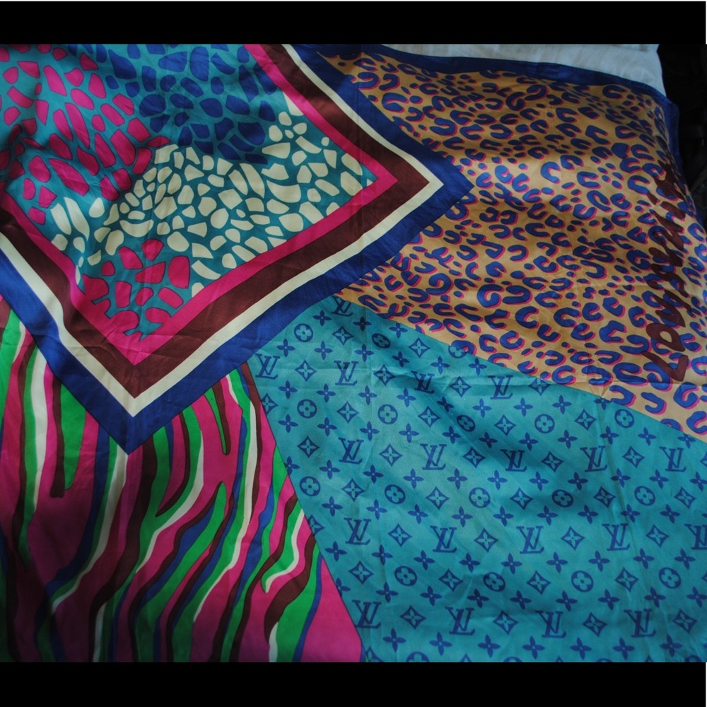 GOREGOUS Louis Vuitton scarf from Europe 😍